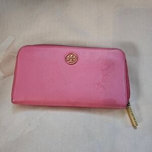 Tory Burch Zip Around Pink Leather Wallet With Gold Hardware